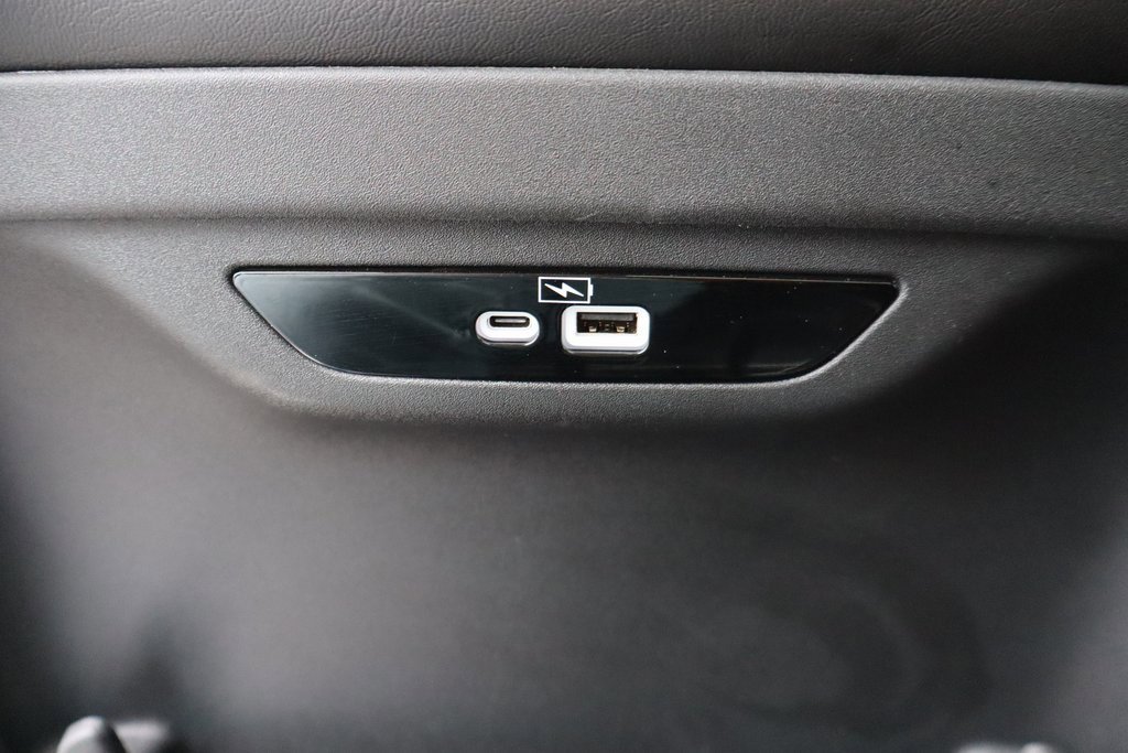 Used 2022 Chrysler Pacifica Limited image 32