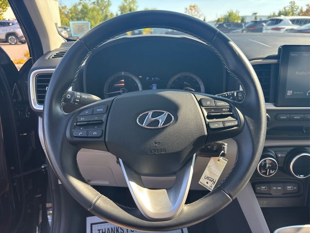 Used 2022 Hyundai Venue SEL w/ Cargo Package image 21