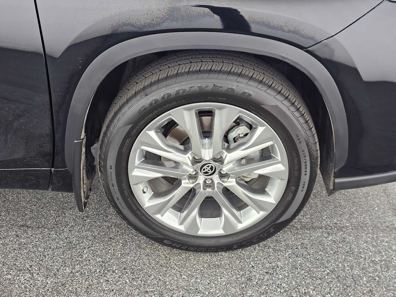 Used 2023 Toyota Highlander Limited FWD image 17
