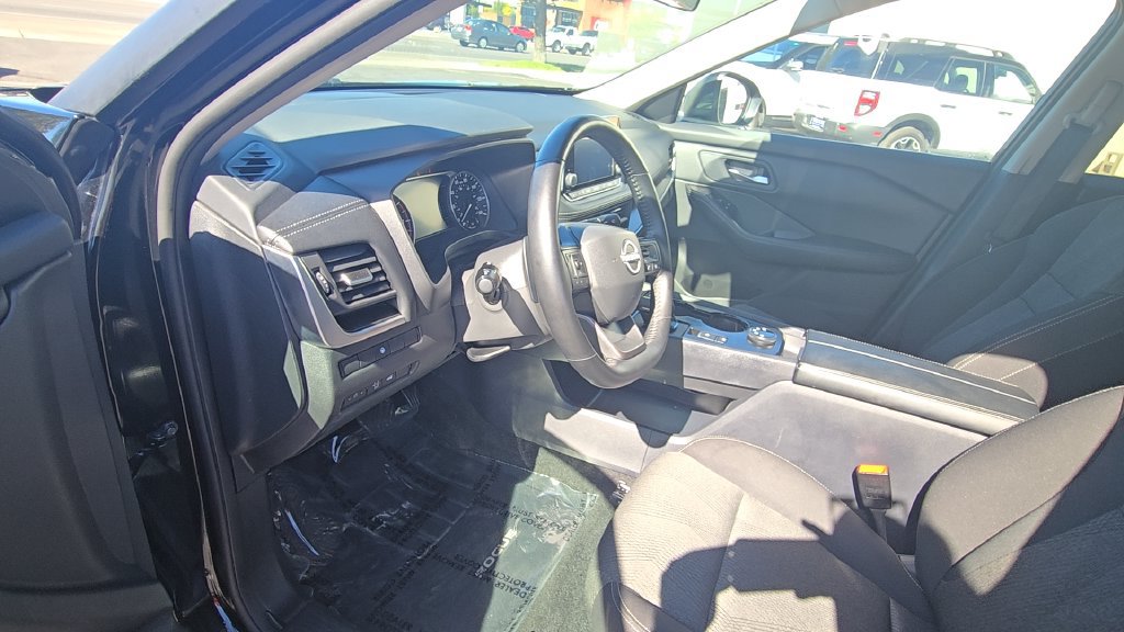 Used 2025 Nissan Rogue SV AWD/4WD image 11