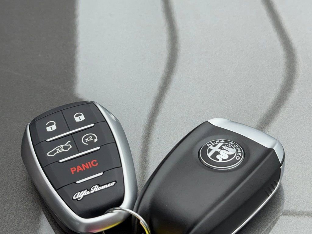 New 2025 Alfa Romeo Tonale w/ Premium Package image 57