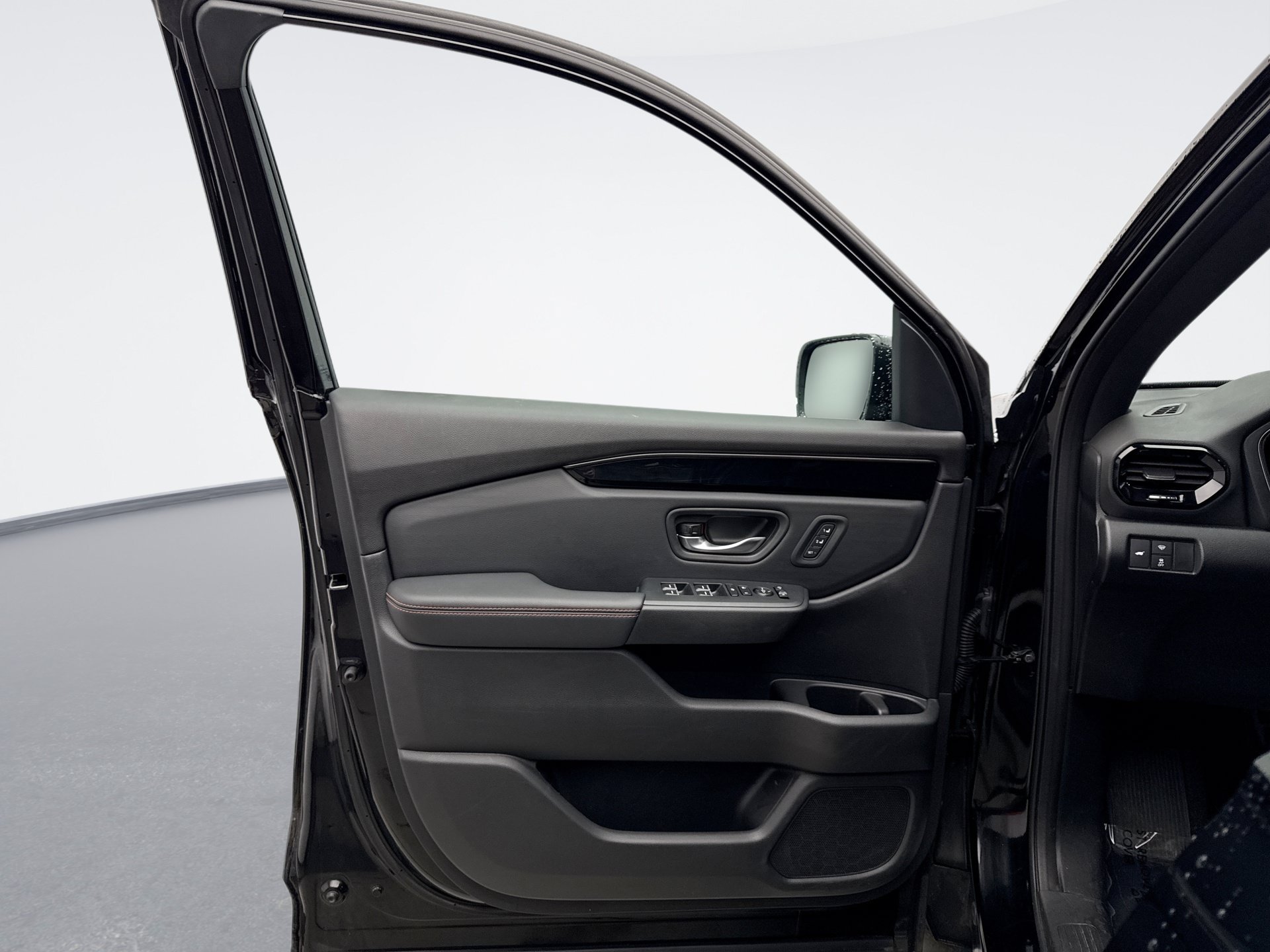 Used 2023 Honda Pilot TrailSport image 11