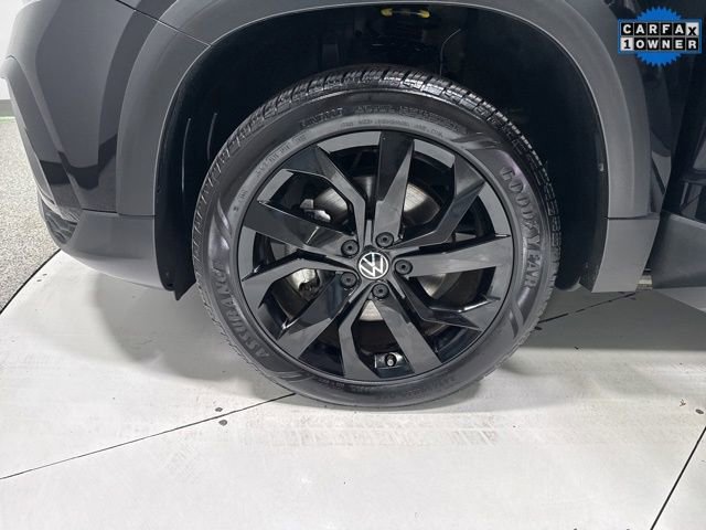 Used 2023 Volkswagen Taos SE w/ Black Wheel Package image 6