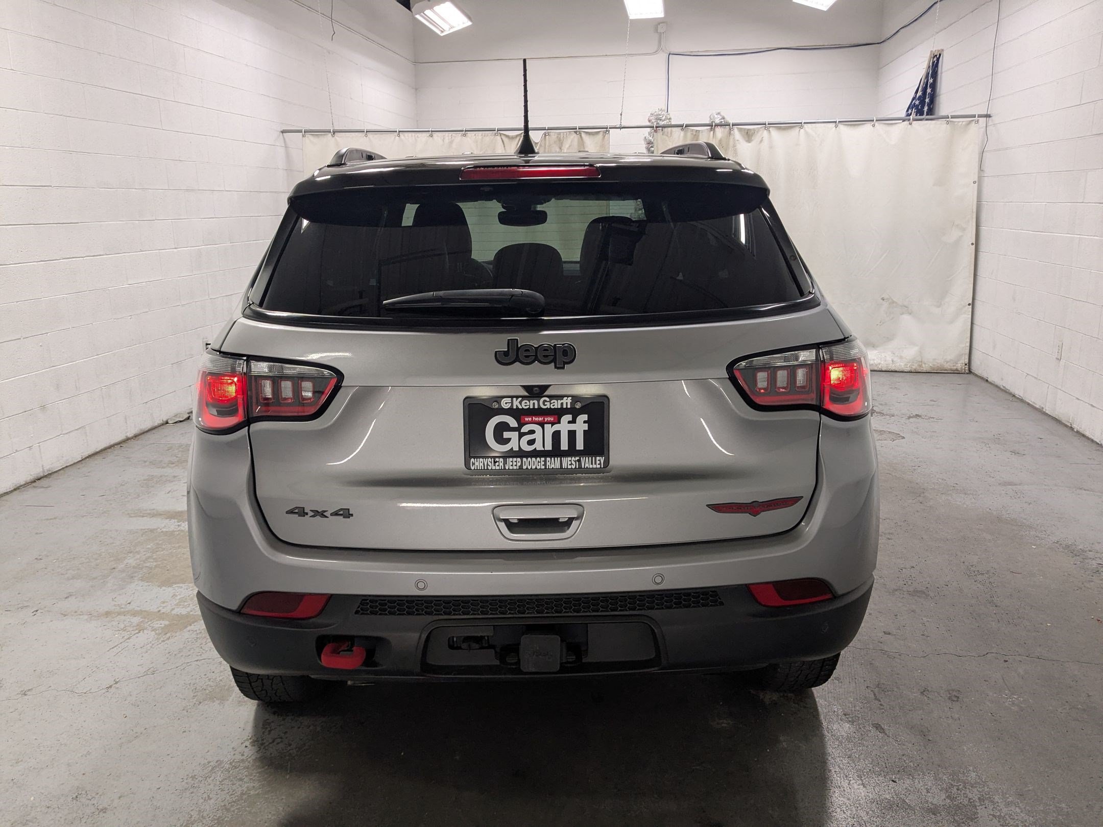 Used 2023 Jeep Compass Trailhawk w/ Trailhawk Convenience Group AWD/4WD image 8