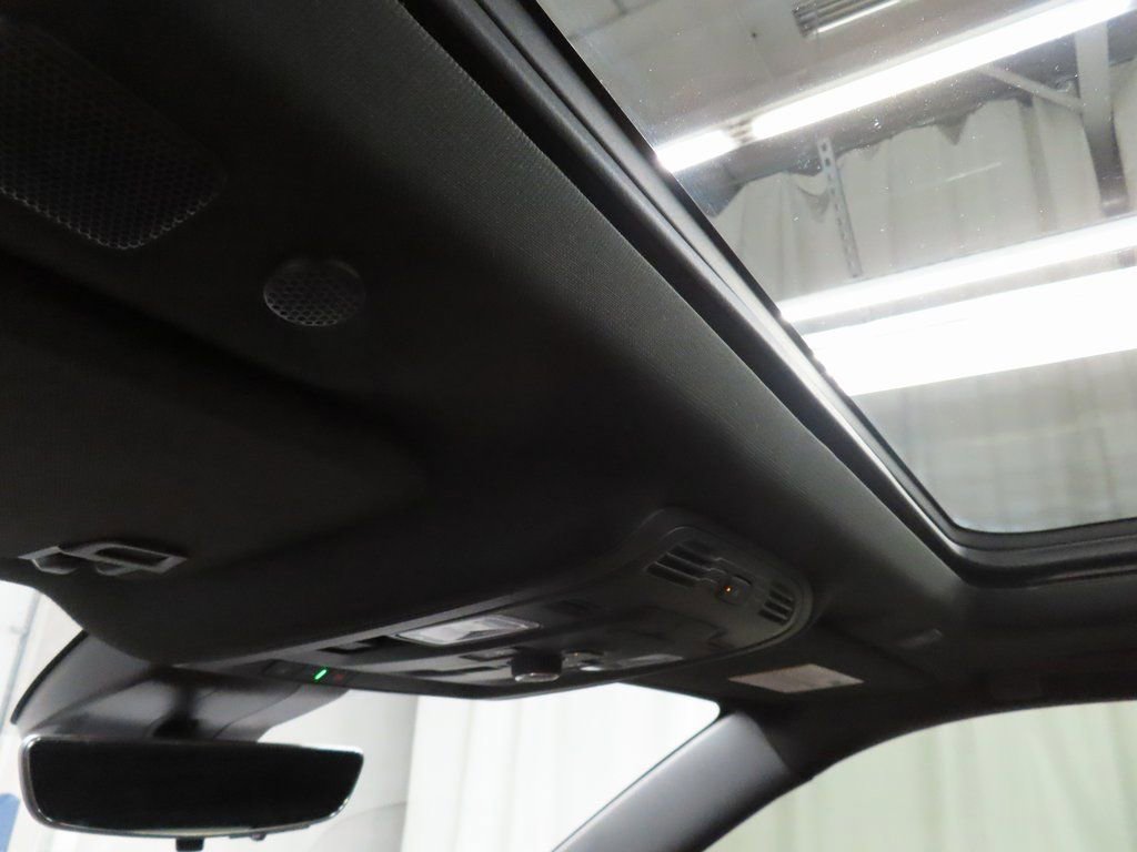 Used 2023 GMC Yukon Denali Ultimate w/ LPO, Floor Liner Package AWD/4WD image 29
