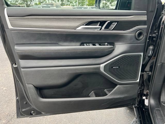 Used 2024 Jeep Wagoneer L Series II w/ Flexible Seating Group AWD/4WD image 29
