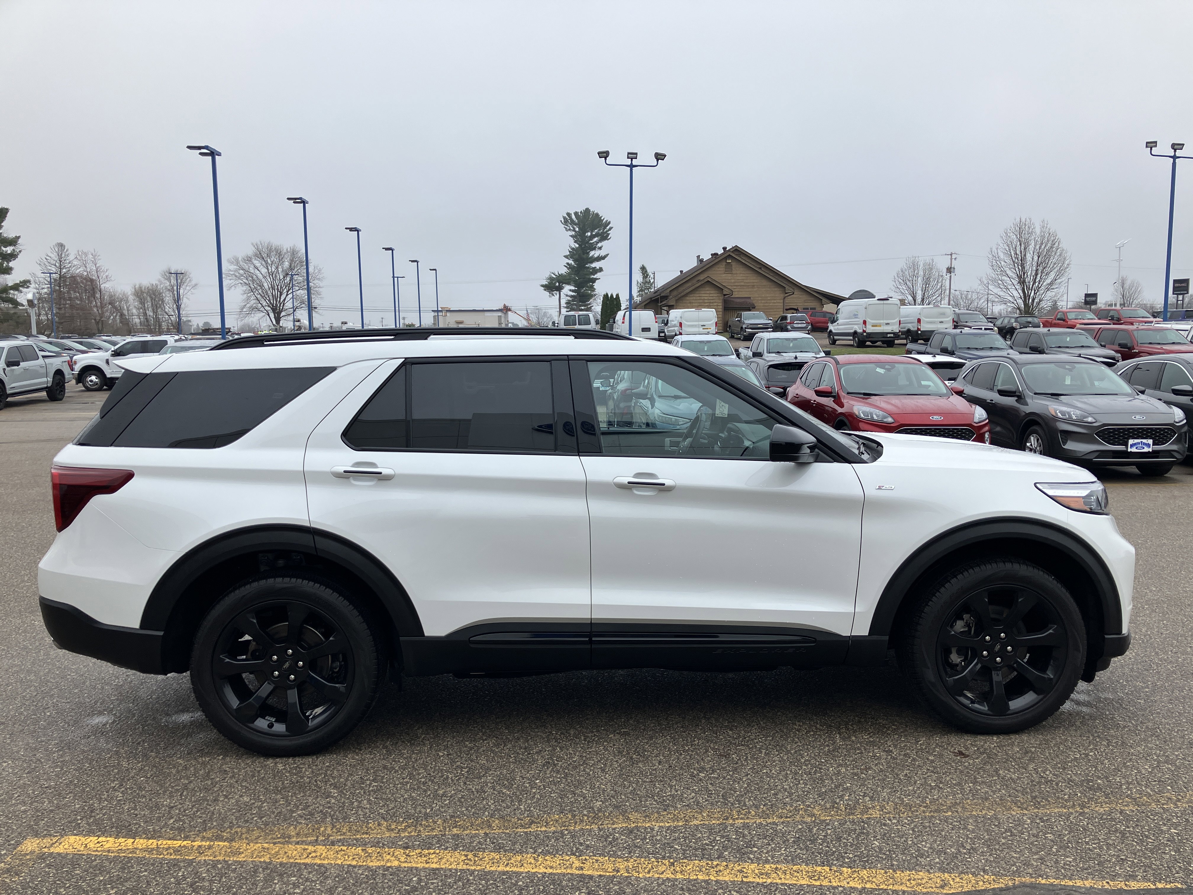 Used 2023 Ford Explorer ST-Line w/ Class IV Trailer Tow Package AWD/4WD image 5