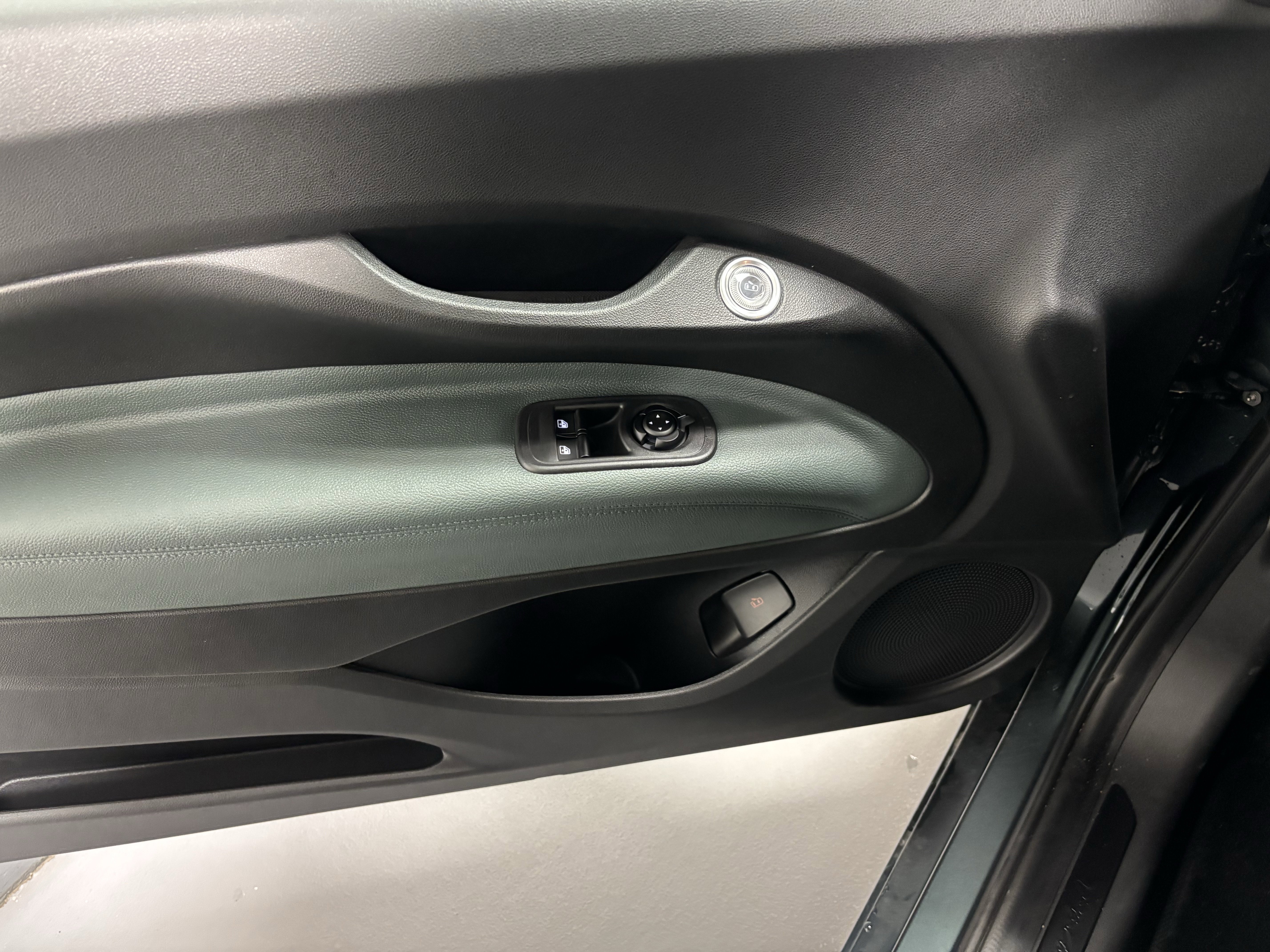 New 2025 FIAT 500 e image 4