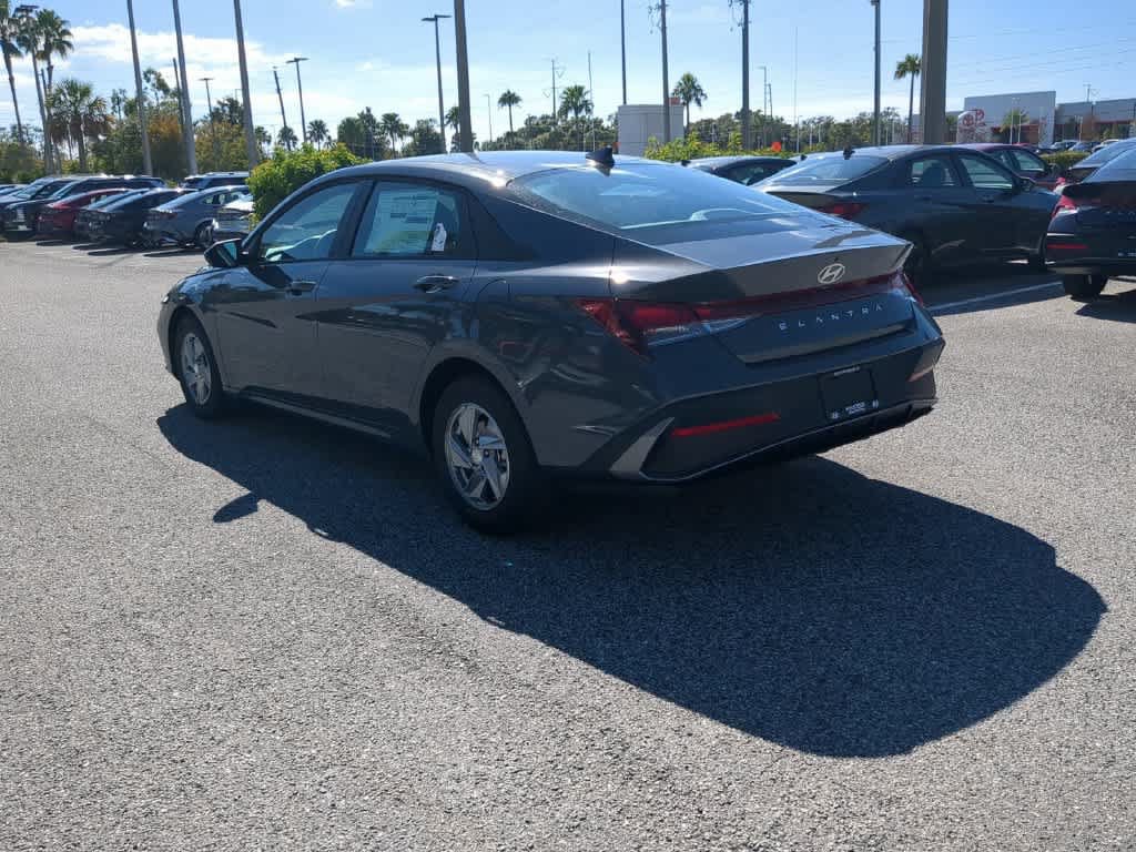 New 2026 Hyundai Elantra SE FWD image 4
