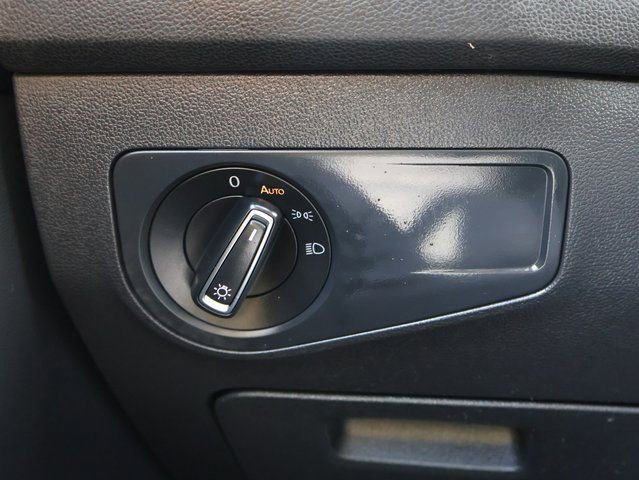 Used 2023 Volkswagen Tiguan SE image 39