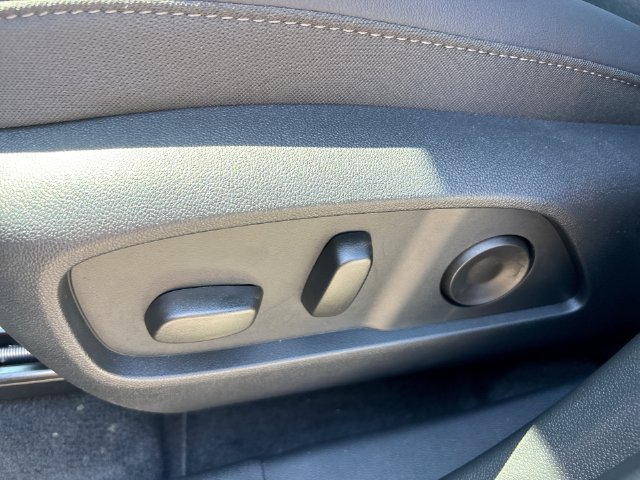 New 2027 Chevrolet Equinox LT w/ Convenience Package II FWD image 12