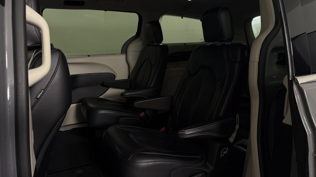 Used 2022 Chrysler Pacifica Touring-L FWD image 28