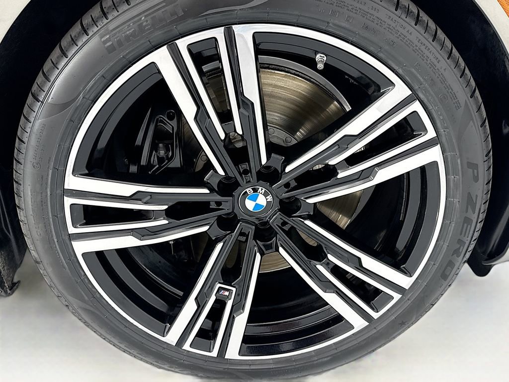 Used 2023 BMW 760i xDrive AWD/4WD image 31