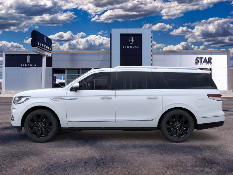New 2023 Lincoln Navigator L Reserve AWD/4WD image 3