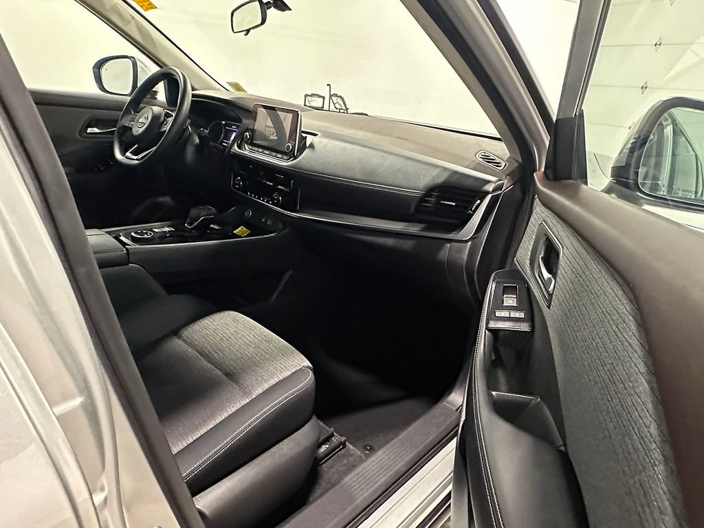 Used 2022 Nissan Rogue SV AWD/4WD image 26