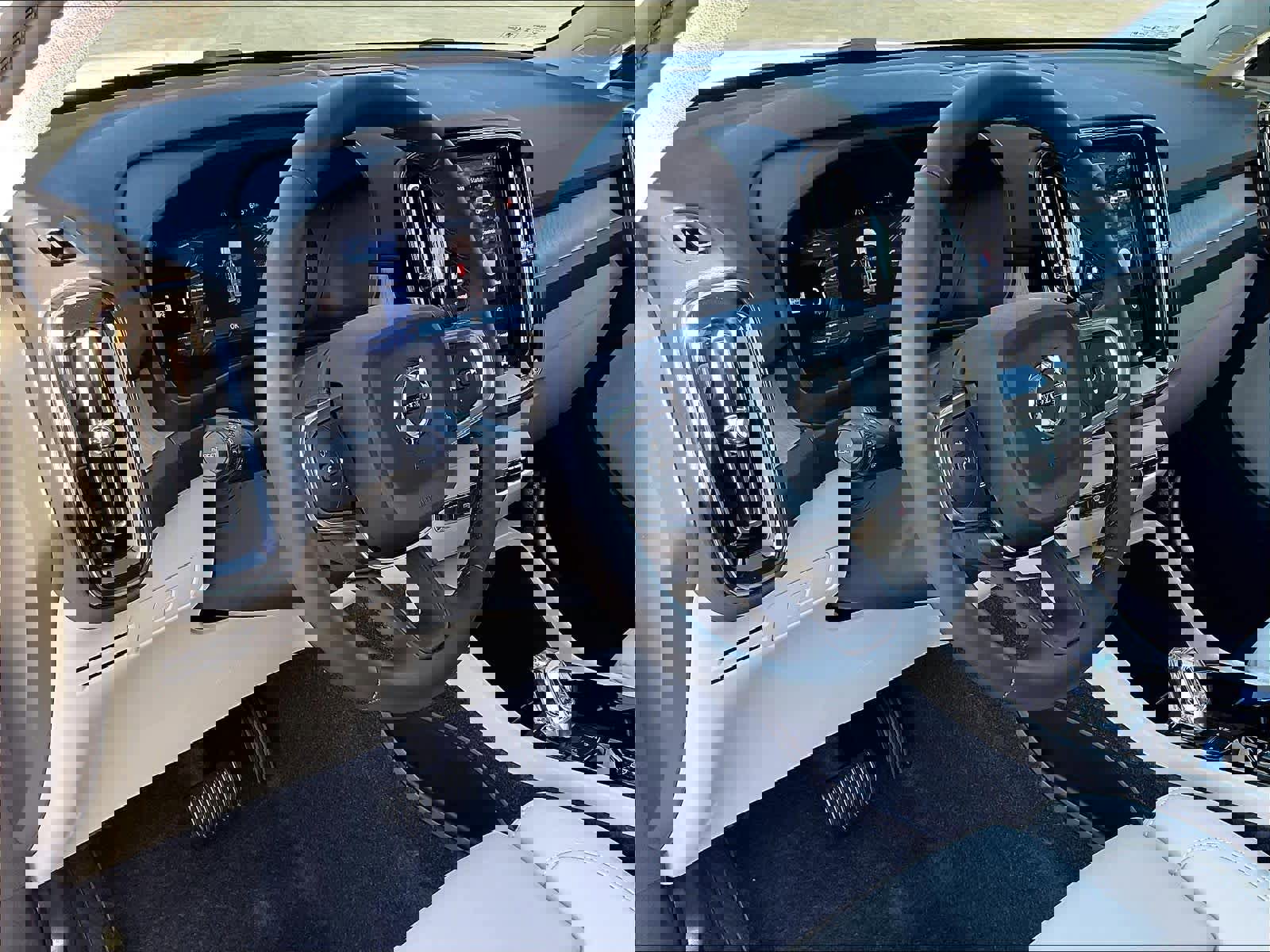 New 2026 Volvo XC40 B5 Plus w/ Protection Package Premier image 8