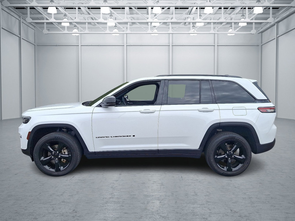 Certified 2023 Jeep Grand Cherokee Altitude image 2