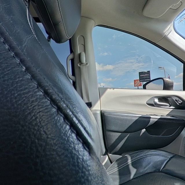 Used 2022 Chrysler Pacifica Touring-L image 28