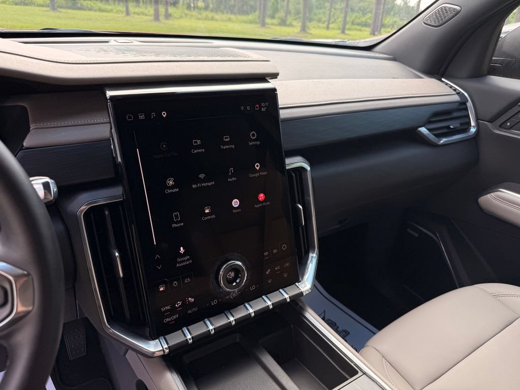 Used 2026 GMC Acadia Elevation w/ Elevation Premium Package FWD image 16
