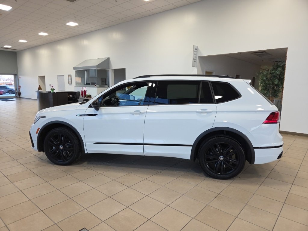 Used 2022 Volkswagen Tiguan SE R-Line image 9
