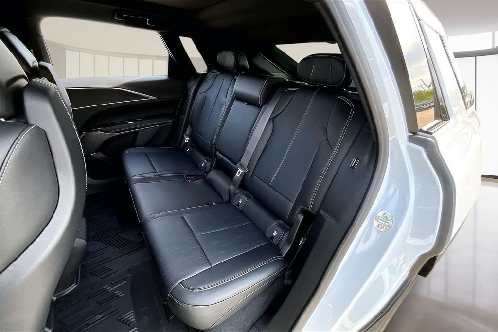 New 2026 Cadillac Lyriq Luxury w/ LPO, Floor Liner Package AWD/4WD image 10