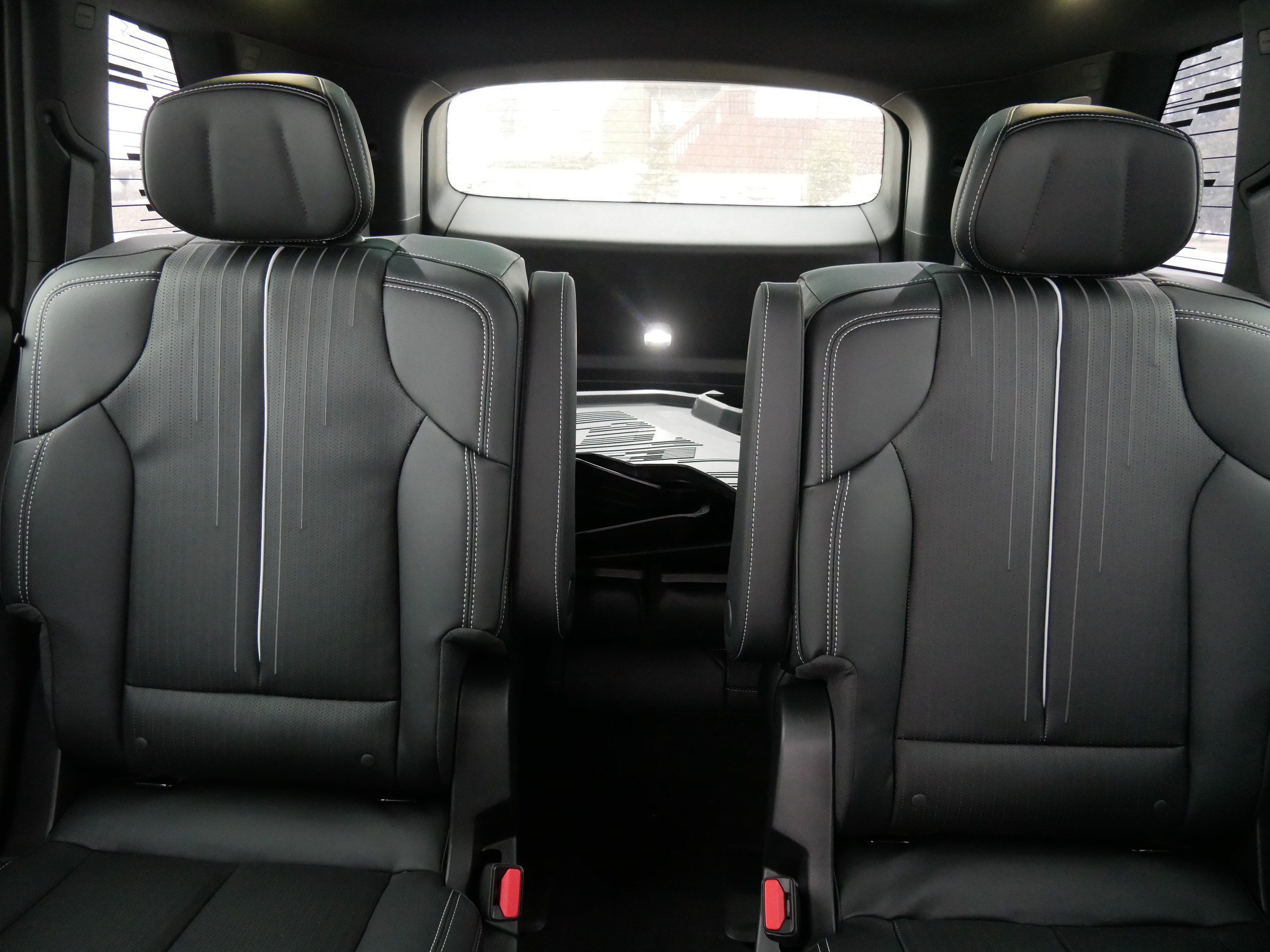 Used 2026 Cadillac Vistiq Luxury w/ LPO, Floor Liner Package AWD/4WD image 11