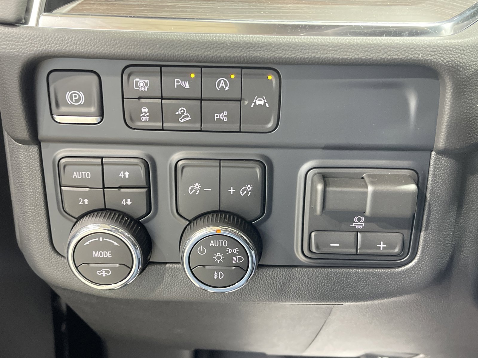 Used 2026 Chevrolet Suburban Z71 w/ Z71 Off-Road Package image 33