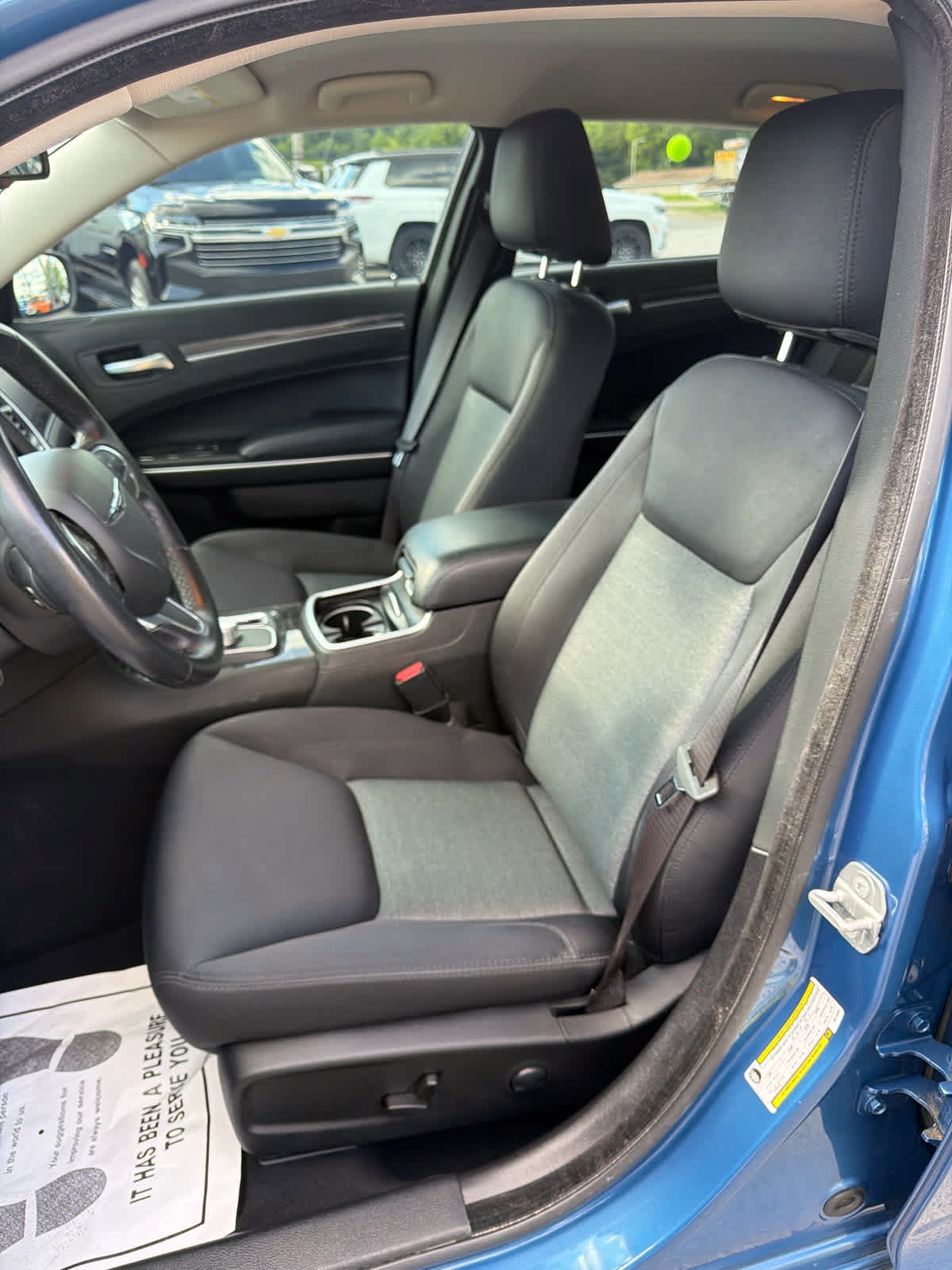 Used 2022 Chrysler 300 Touring w/ Sport Appearance Package RWD image 11