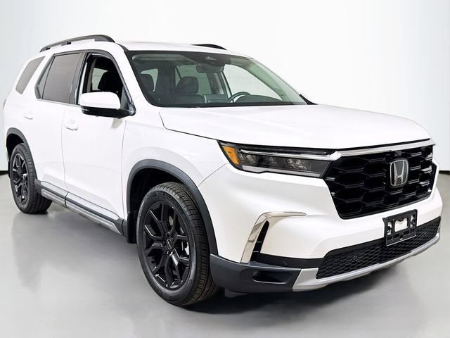 Used 2025 Honda Pilot Elite image 3
