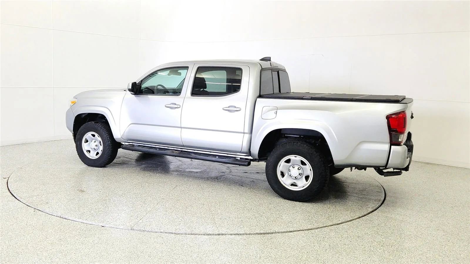 Used 2023 Toyota Tacoma SR AWD/4WD image 5