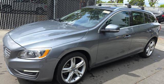 Used 2016 Volvo V60 T5 Premier w/ Convenience Package image 2