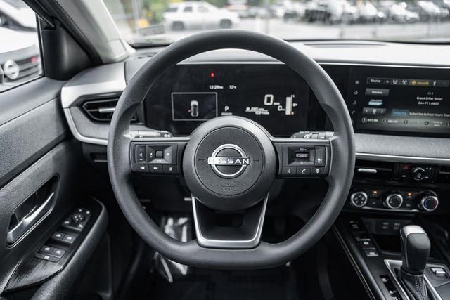 Used 2025 Nissan Kicks SV w/ Charging Package image 29