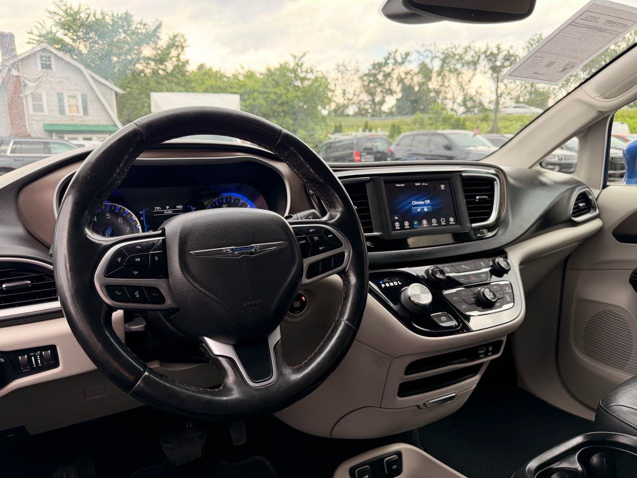 Used 2019 Chrysler Pacifica Touring-L FWD image 12