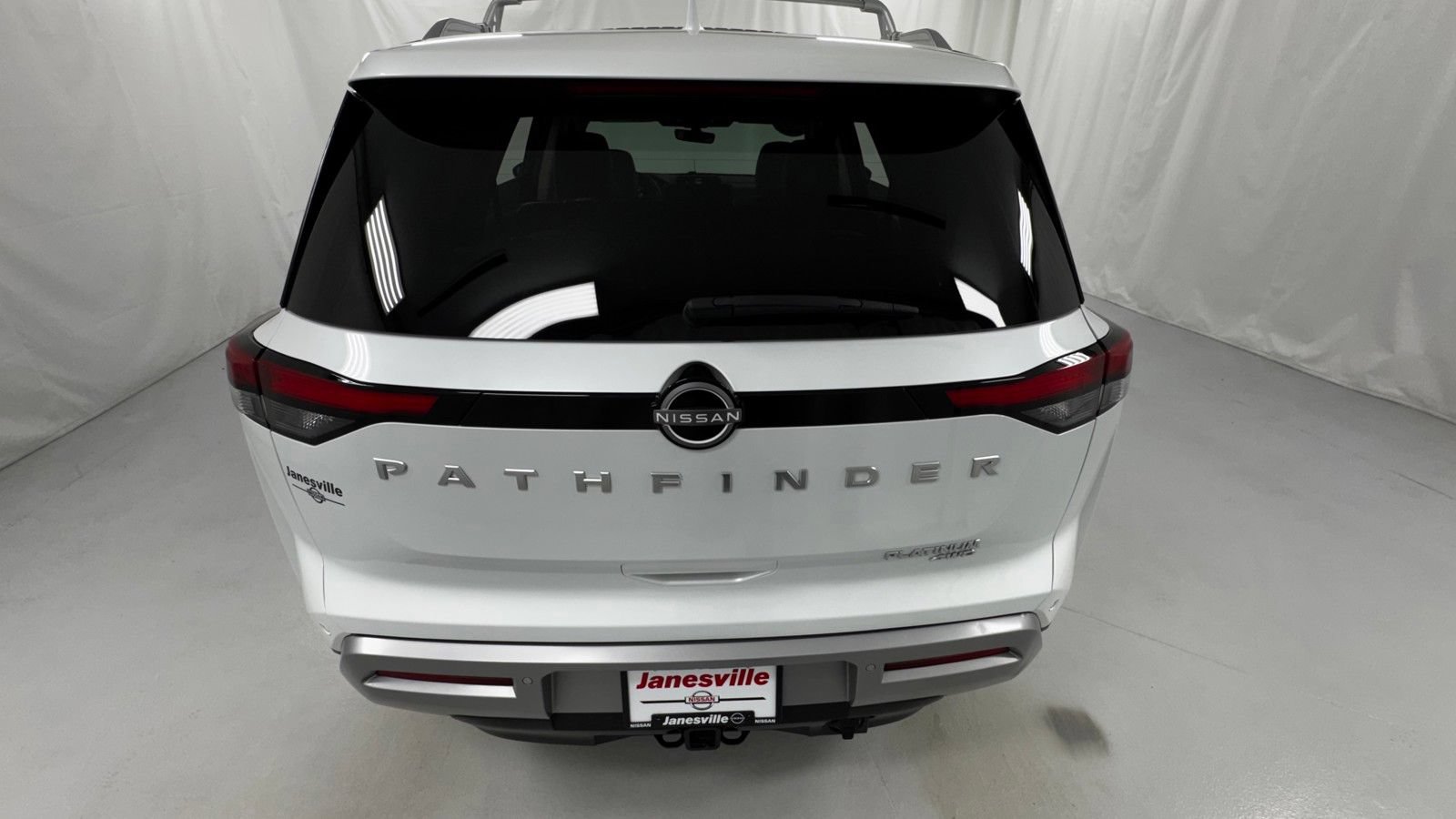 Certified 2025 Nissan Pathfinder Platinum AWD/4WD image 4