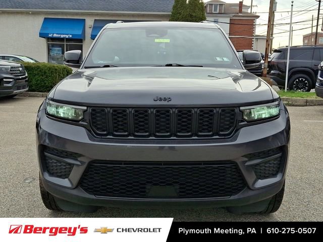 Used 2022 Jeep Grand Cherokee Altitude image 3