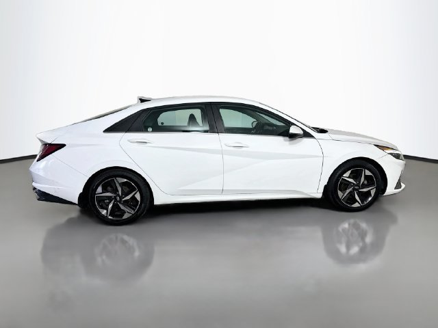 Used 2022 Hyundai Elantra Limited FWD image 11