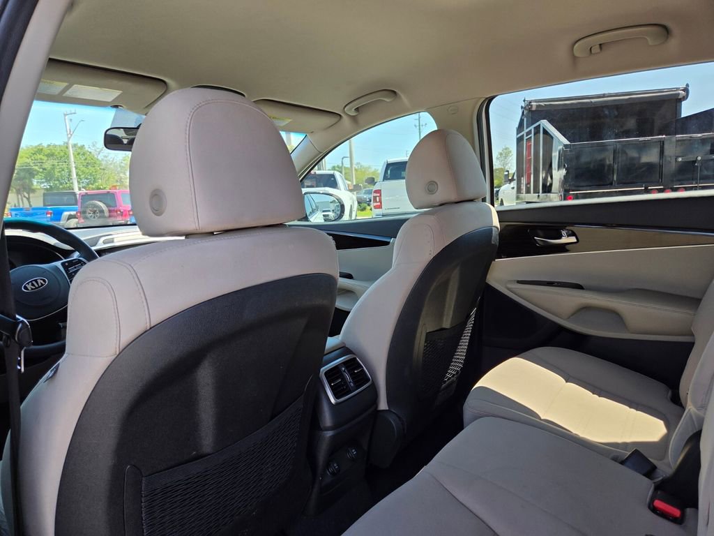 Used 2020 Kia Sorento LX image 21