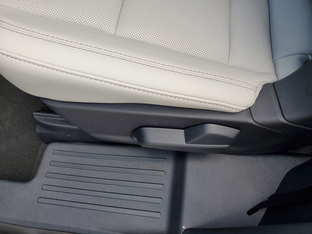 New 2026 Lincoln Aviator Reserve w/ Jet Appearance Package RWD image 12