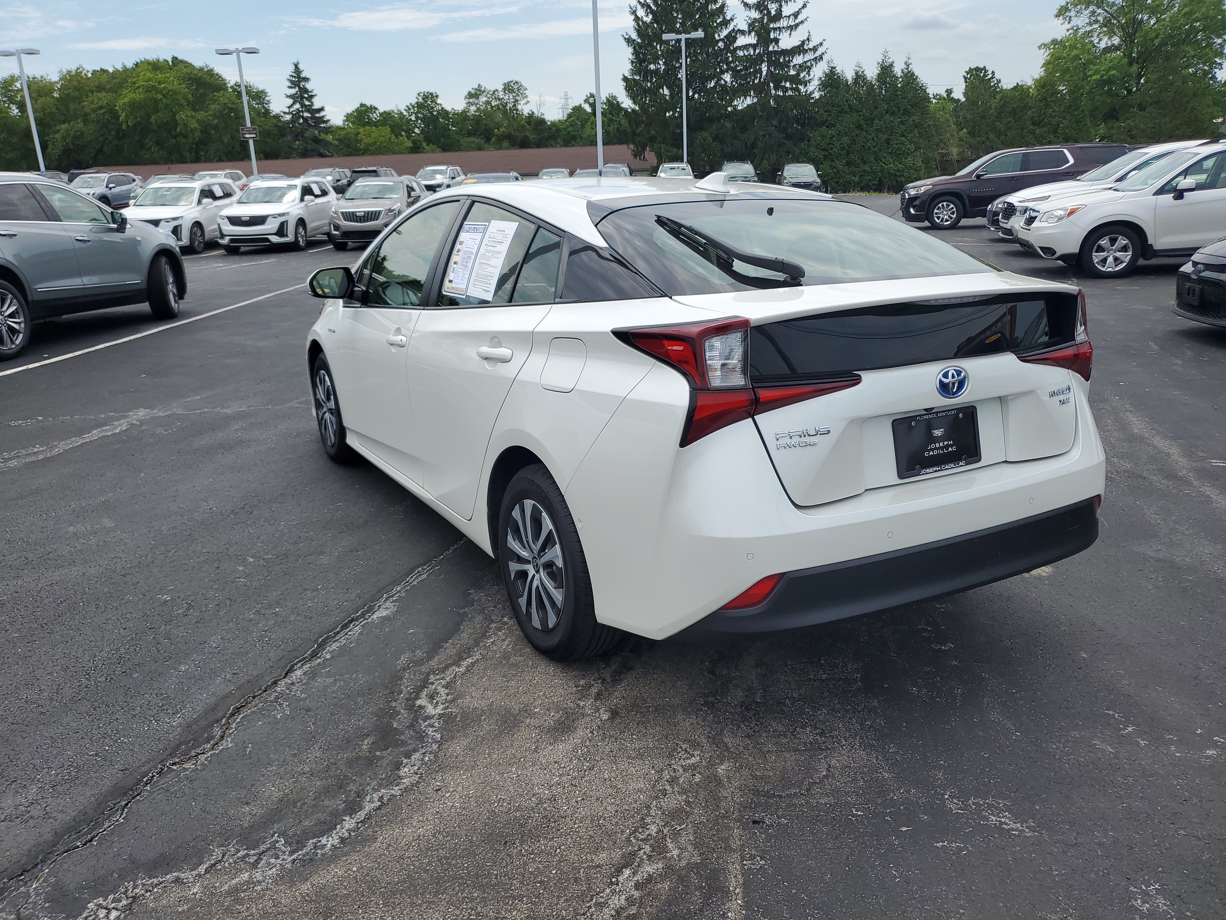 Used 2019 Toyota Prius XLE AWD/4WD image 2