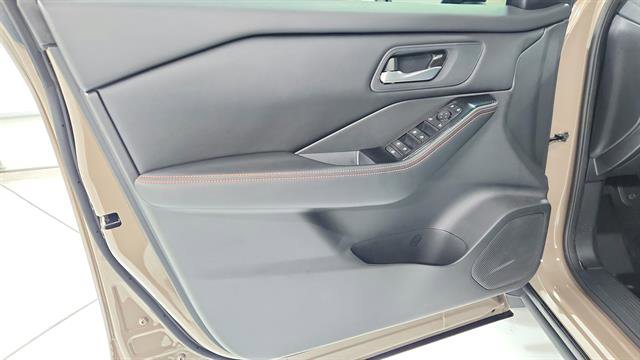 Used 2025 Nissan Rogue SV image 46