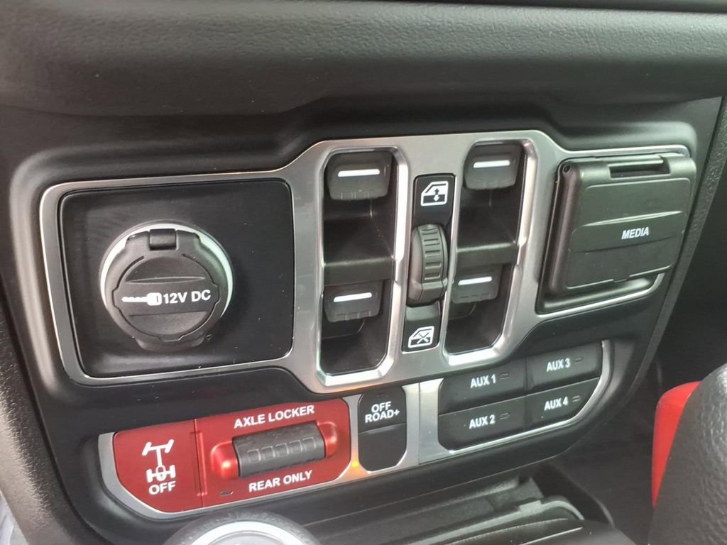 Used 2024 Jeep Gladiator Mojave w/ Technology Group AWD/4WD image 12