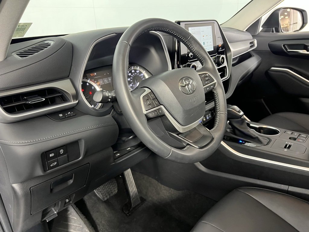 Used 2025 Toyota Highlander XLE image 20