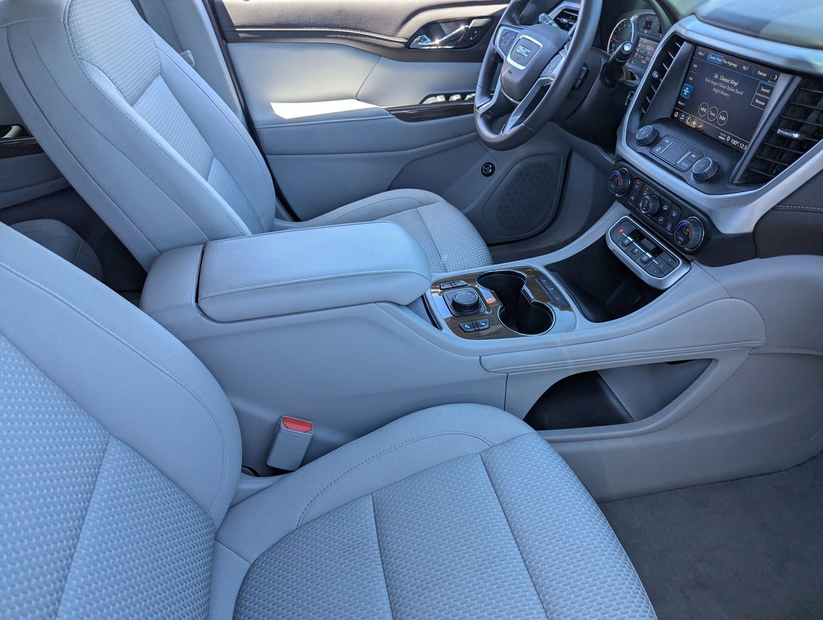 Used 2023 GMC Acadia SLE w/ Driver Convenience Package FWD image 11