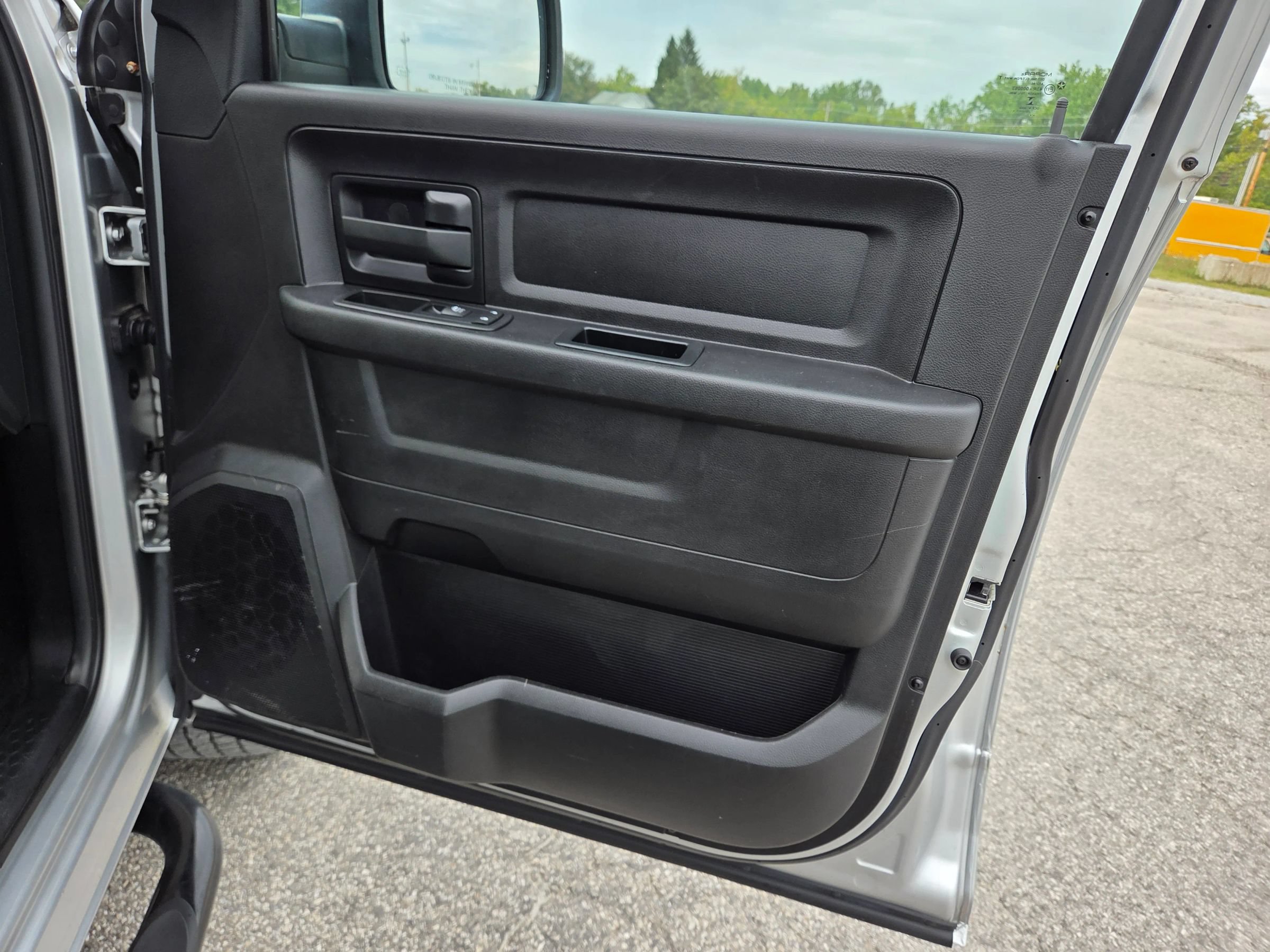 Used 2017 RAM 1500 Express AWD/4WD image 23