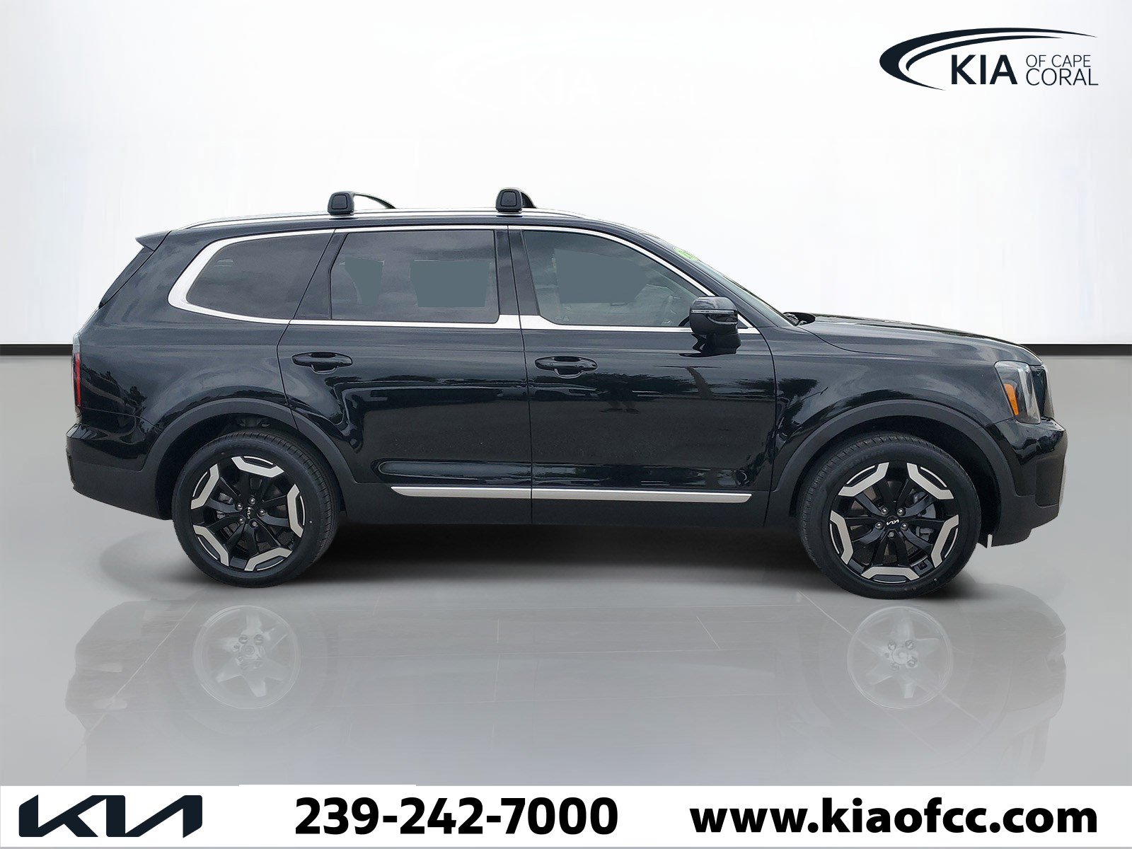 Certified 2024 Kia Telluride EX w/ EX Captain's Chair Package FWD image 3