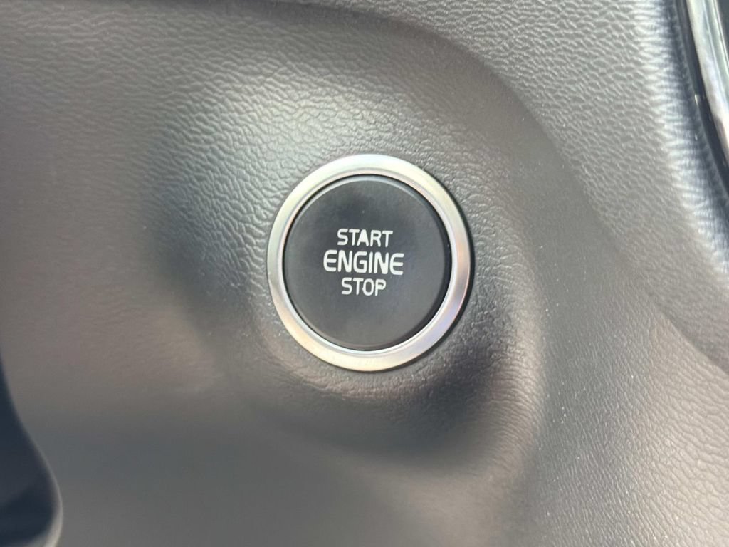 Used 2019 Volvo XC40 T5 Inscription AWD/4WD image 30