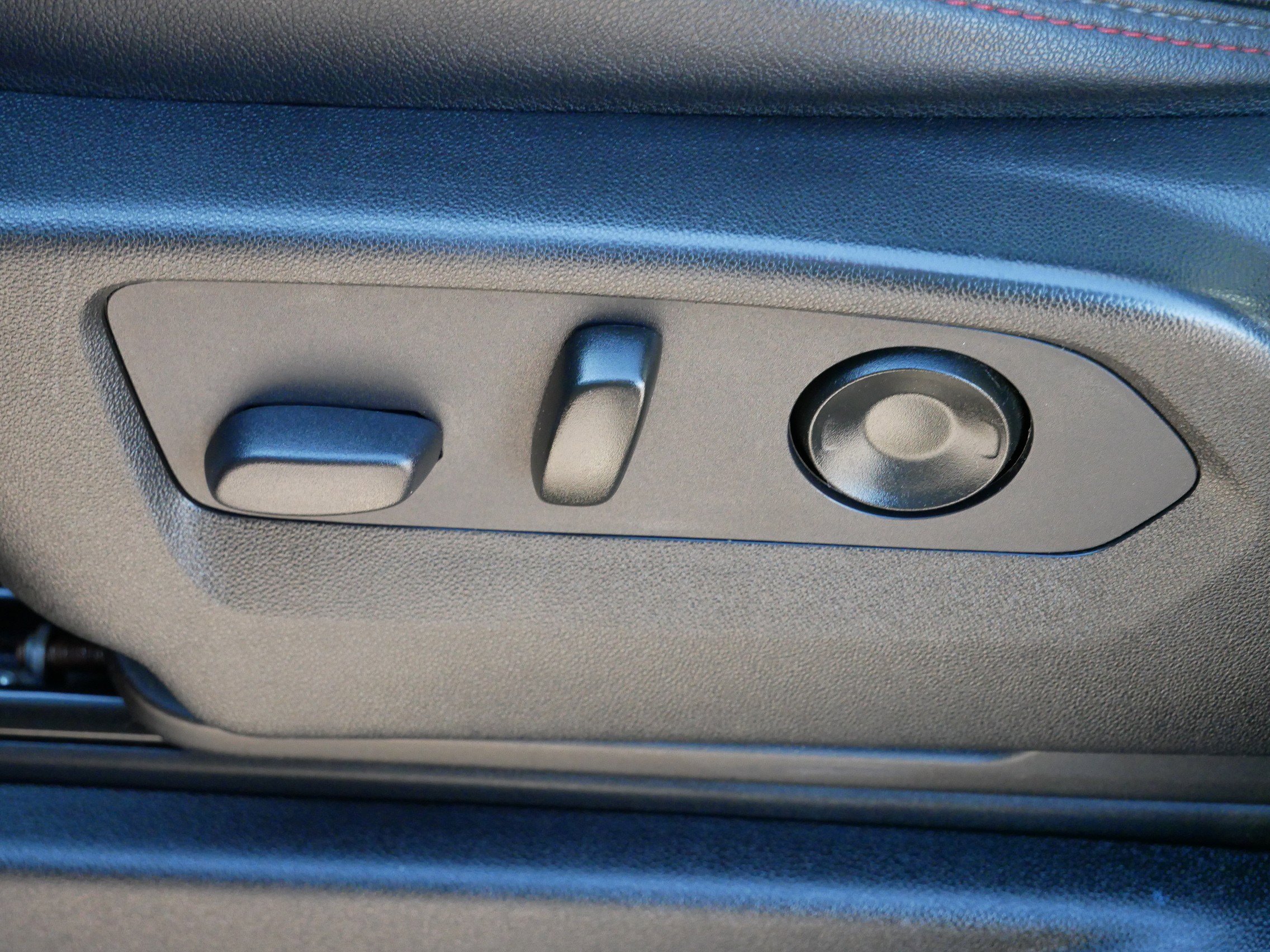 Used 2021 Chevrolet Tahoe RST w/ Luxury Package image 17