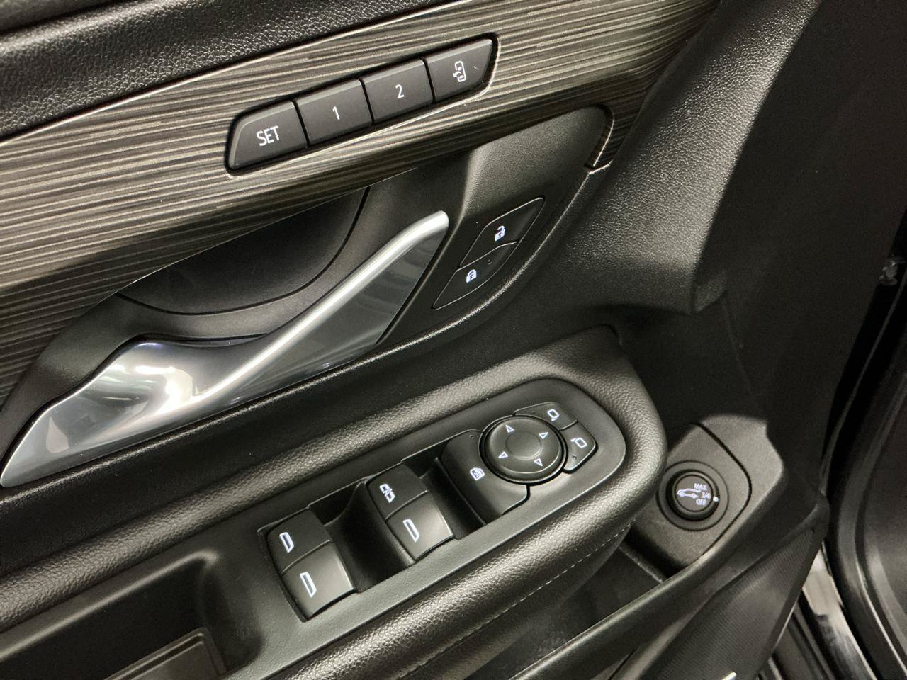 Used 2022 GMC Terrain SLT w/ Infotainment Package II AWD/4WD image 17
