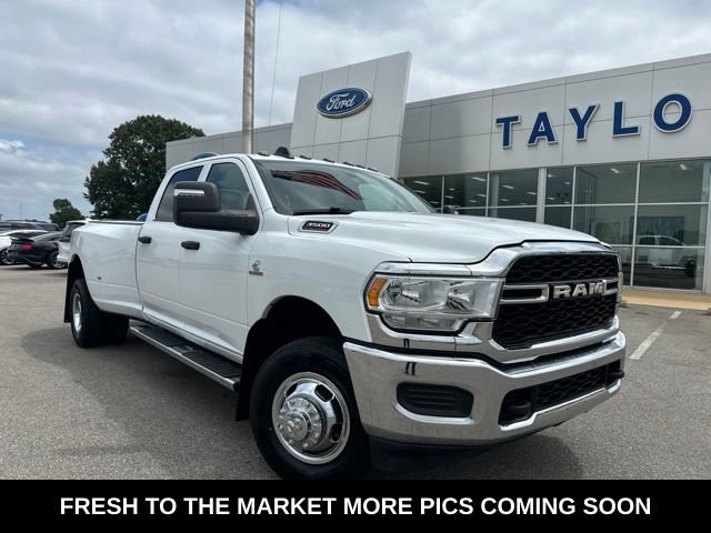 Used 2024 RAM 3500 Tradesman w/ Chrome Appearance Group AWD/4WD image 4
