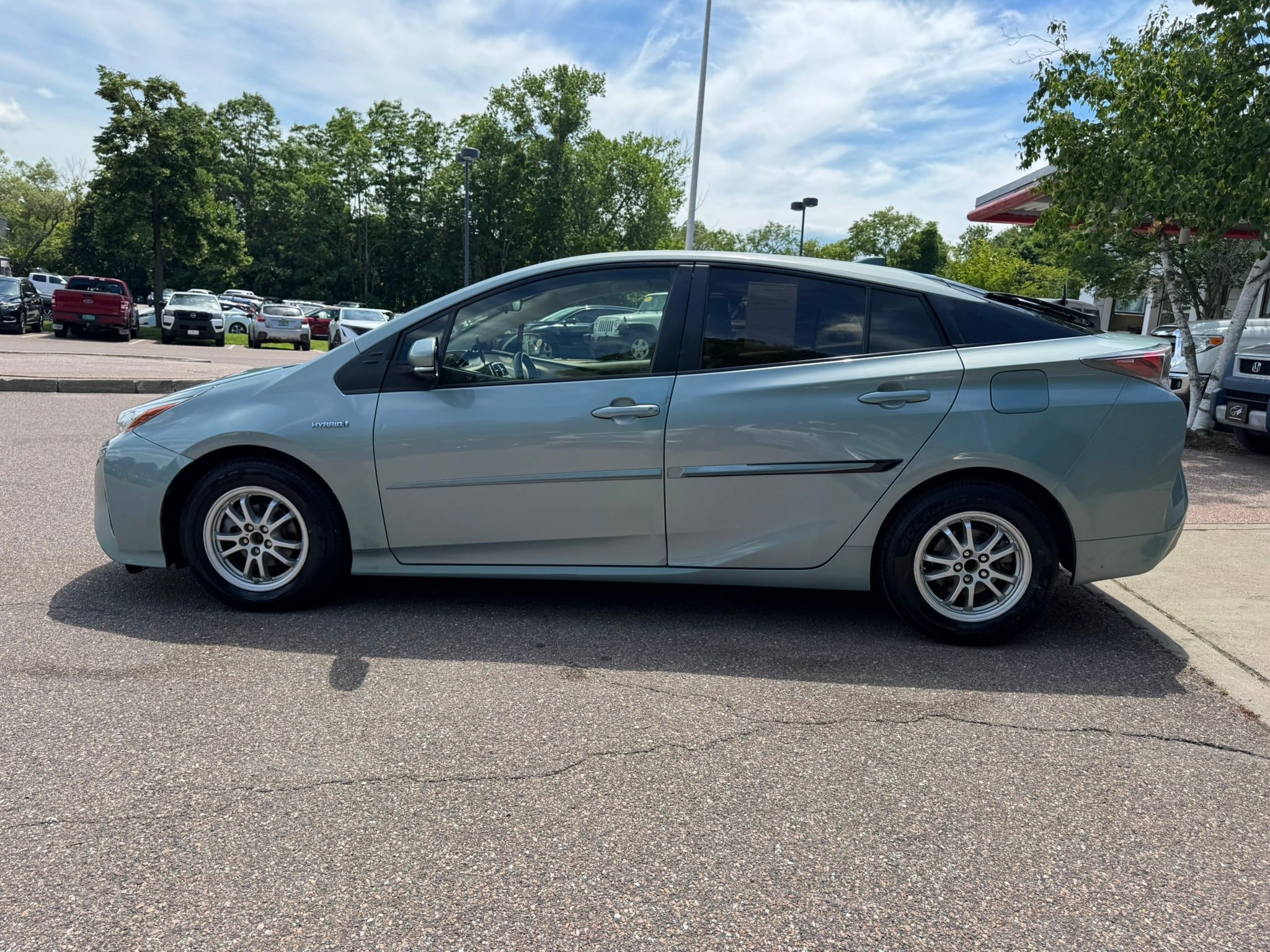 Used 2016 Toyota Prius Two w/ Preferred Accessory Package FWD image 4